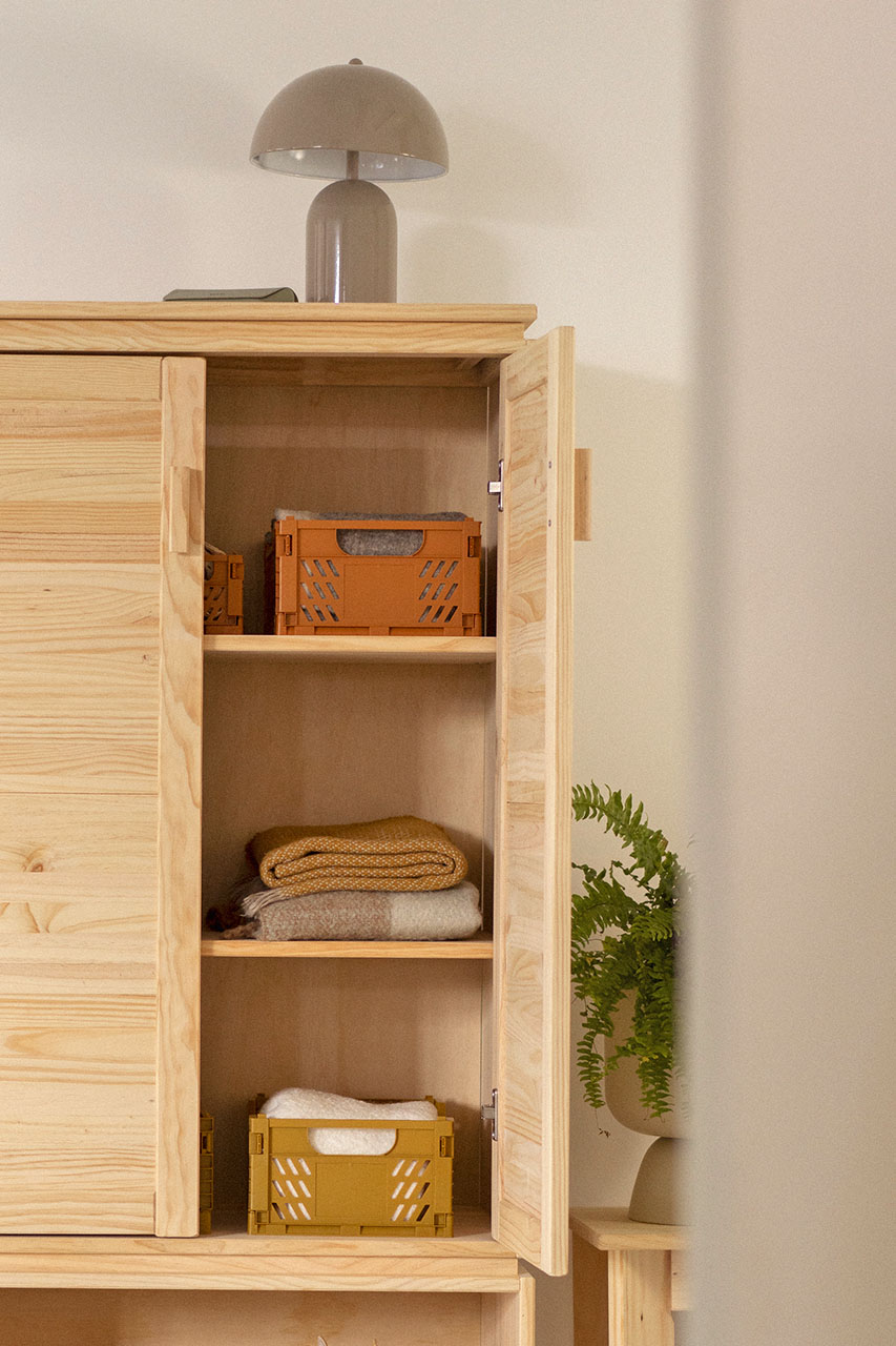 Imagen de ambiente 6 para:Armario peque&ntilde;o de madera natural para el recibidor